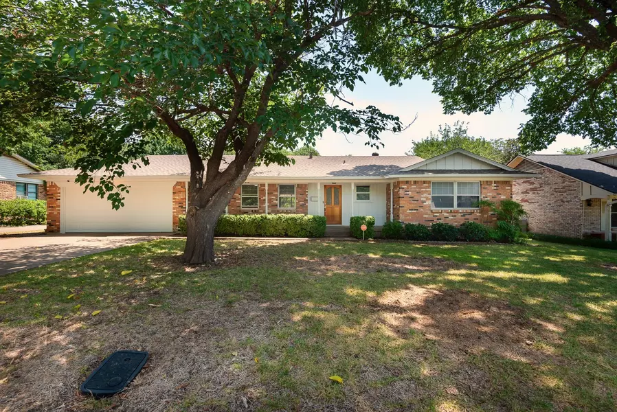 608 Misty Glen Drive, Desoto, TX 75115