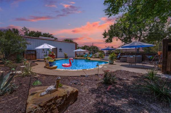 3309 Hummingbird Court,  Granbury,  TX 76049