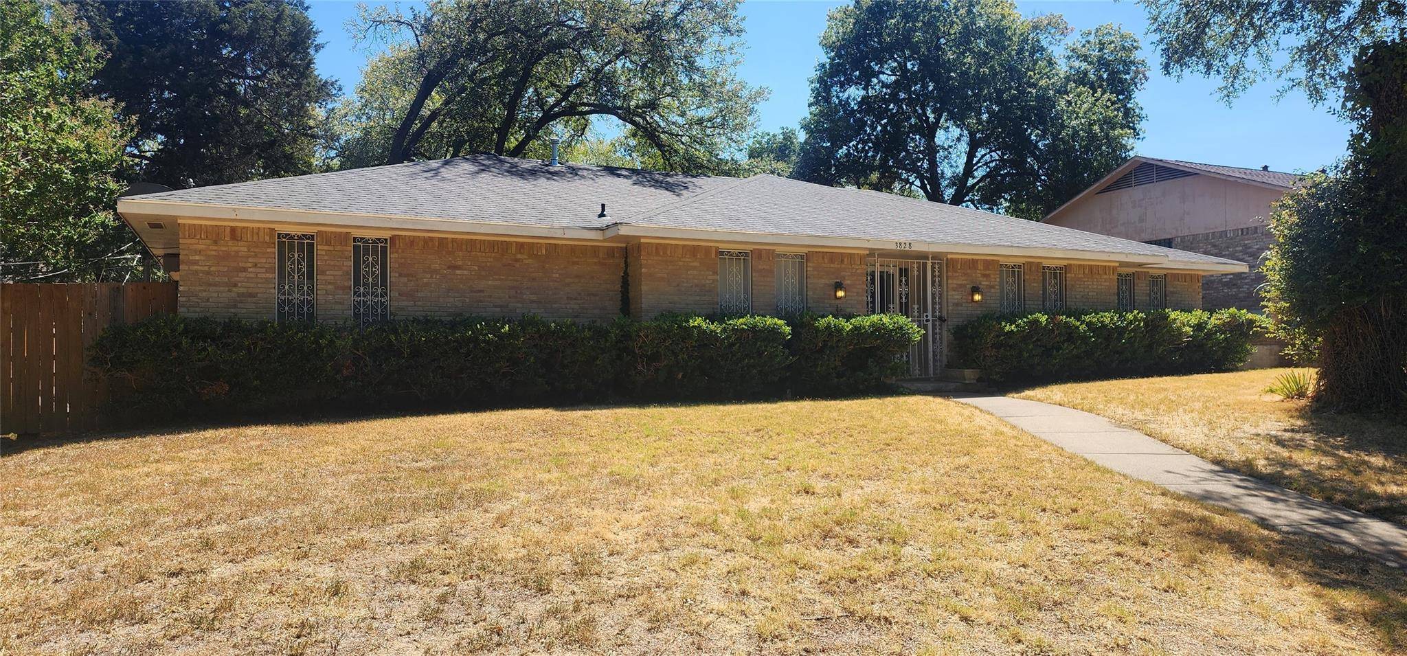 3828 Kiest Valley Parkway,  Dallas,  TX 75233