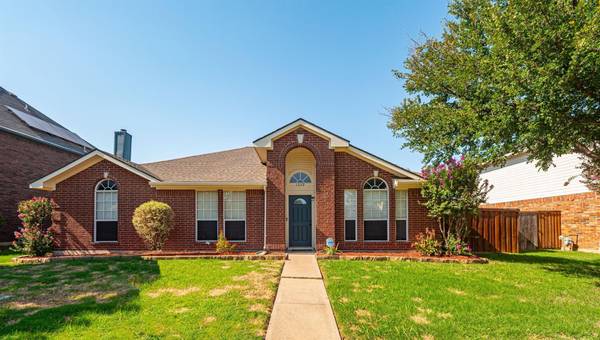 1039 Monarch Drive, Lewisville, TX 75067