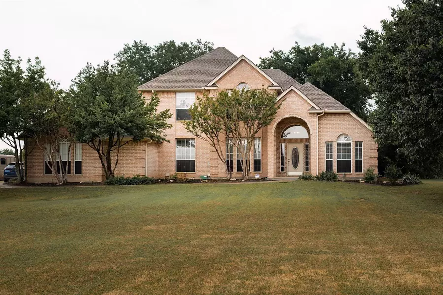 900 Creek Hollow Lane, Fort Worth, TX 76131