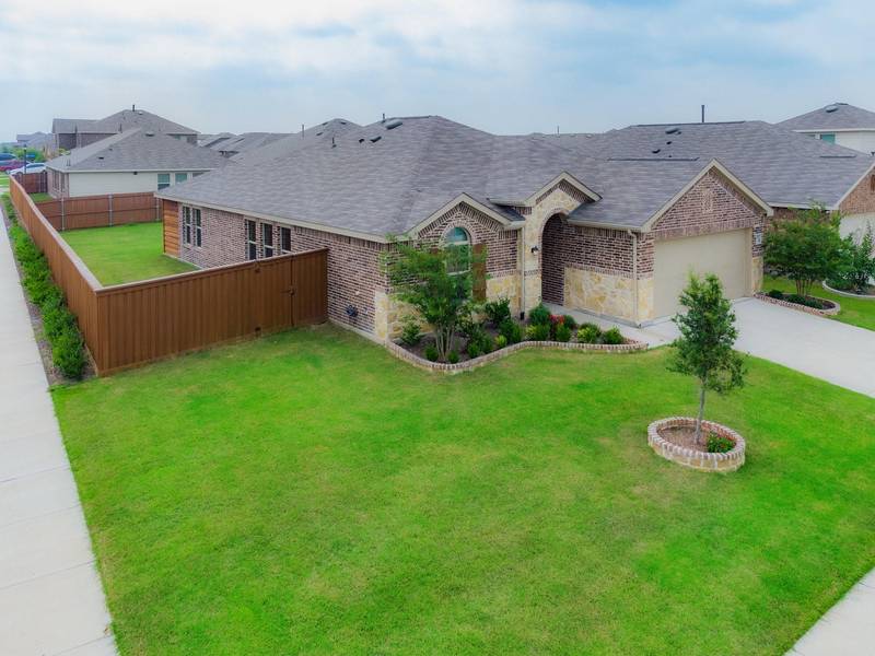 3912 Pioneer Drive, Heartland, TX 75126