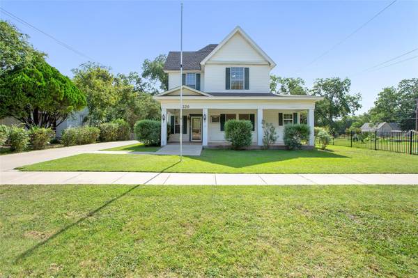 1320 S Lindsay Street, Gainesville, TX 76240