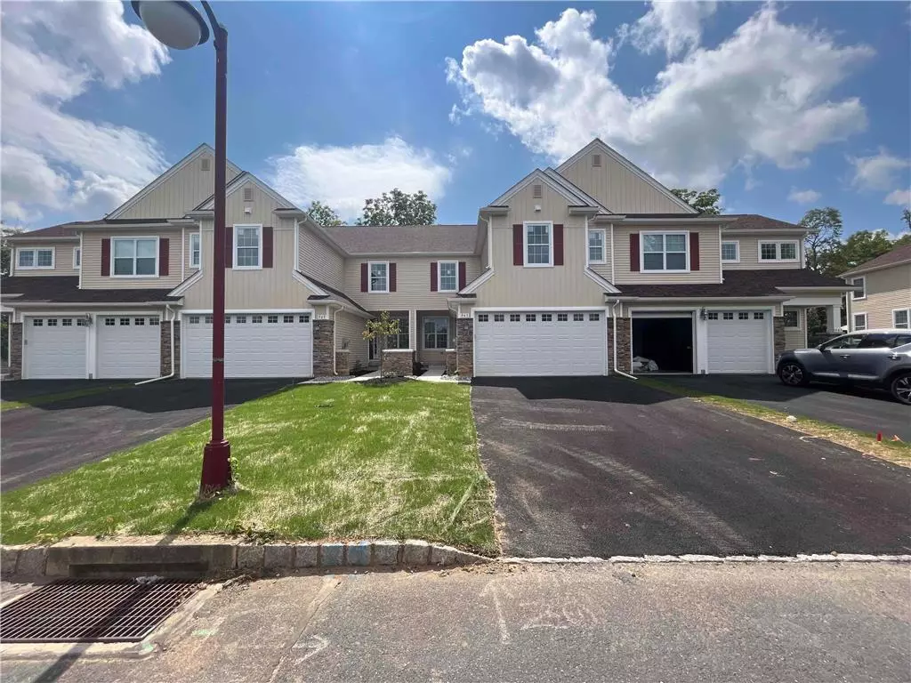 Forks Twp, PA 18040,945 Iron Lane #41