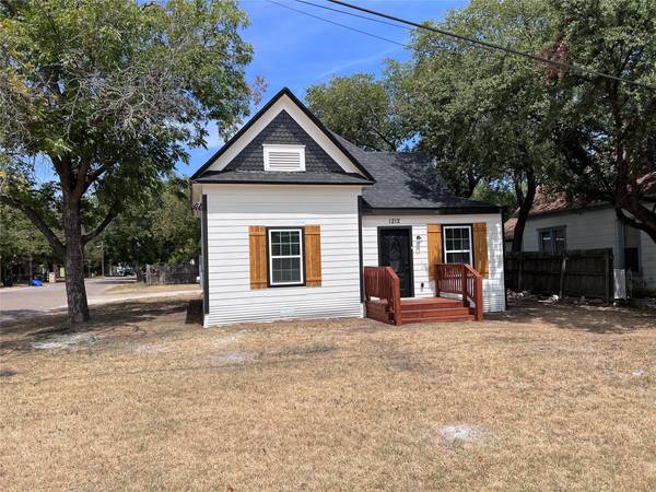 1212 N Robinson Street, Cleburne, TX 76031