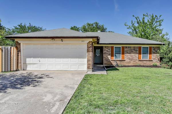 5805 Storm Drive, Watauga, TX 76148