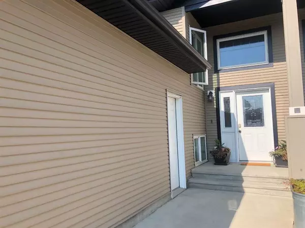 Lacombe, AB T4L 0G1,4546 Iron Wolf Place #10