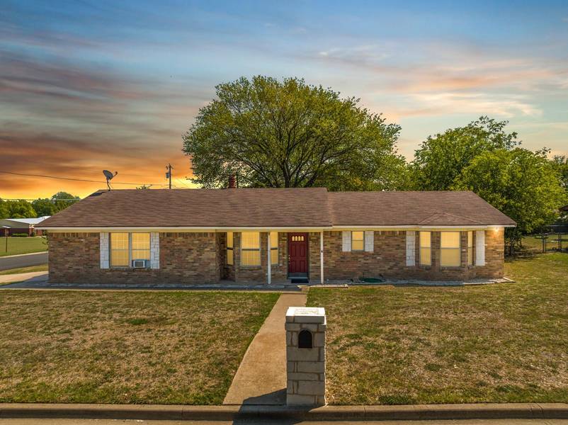 700 Pawnee Trail, Hewitt, TX 76643