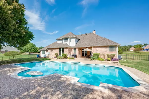 144 Hillside Drive E, Burleson, TX 76028