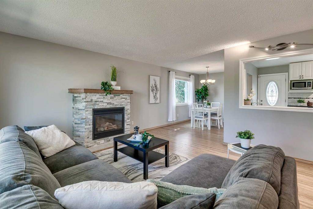 Calgary, AB T2W 0H7,10311 Sacramento DR SW