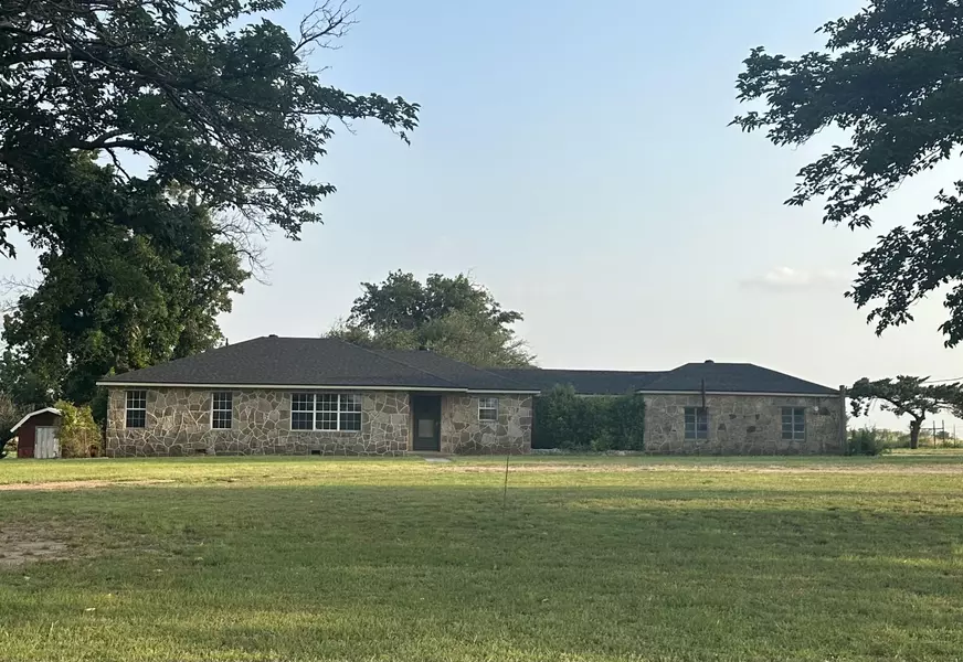 6735 US HWY 82 W #82, Seymour, TX 76380