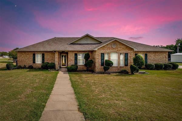 8301 Harvest Drive, Grandview, TX 76050