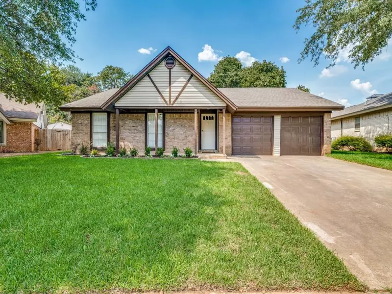 1625 Bedford Oaks Drive, Bedford, TX 76021