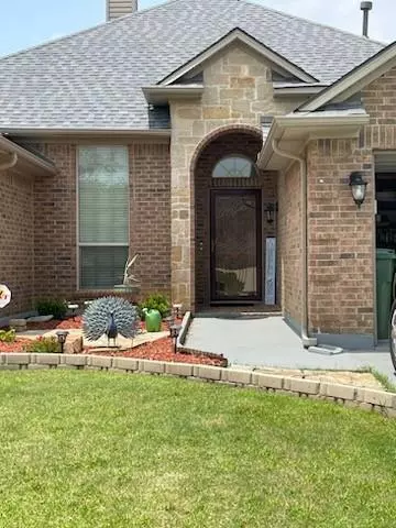 1415 Deer Hollow Drive, Arlington, TX 76002