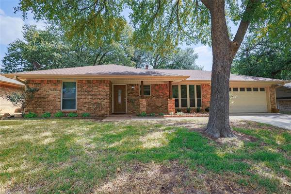 121 Bremen Drive, Hurst, TX 76054