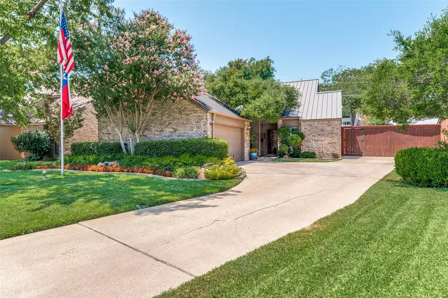 204 Casa Blanca Avenue, Fort Worth, TX 76107