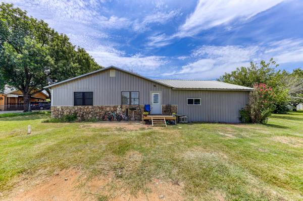 504 W Lee Avenue, Graford, TX 76449