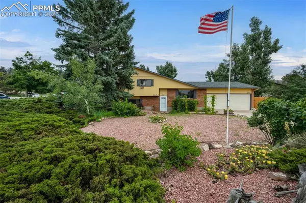 2907 N Roche DR, Colorado Springs, CO 80918