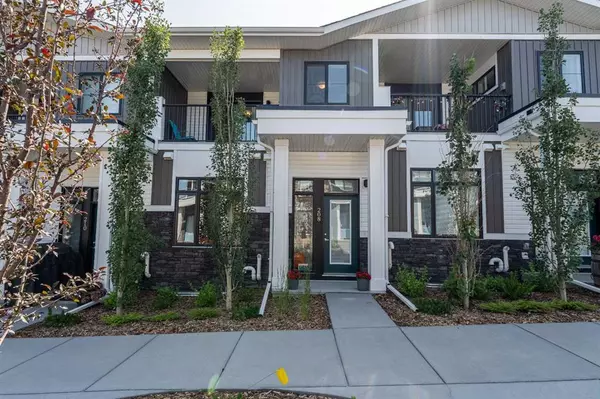 Calgary, AB T3B 6L1,208 Crestbrook Common SW