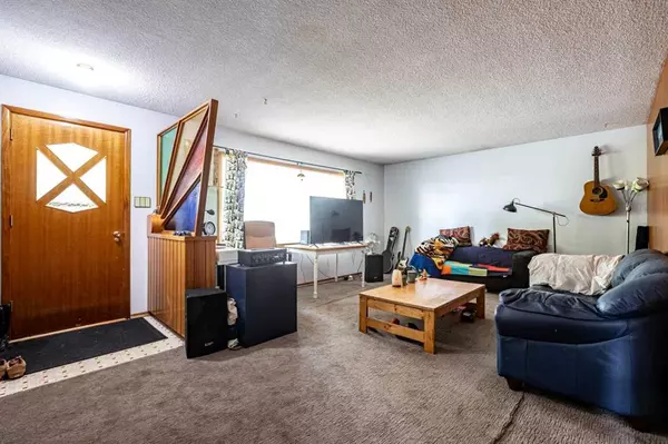 Calgary, AB T3C 1X9,1607 41 ST SW