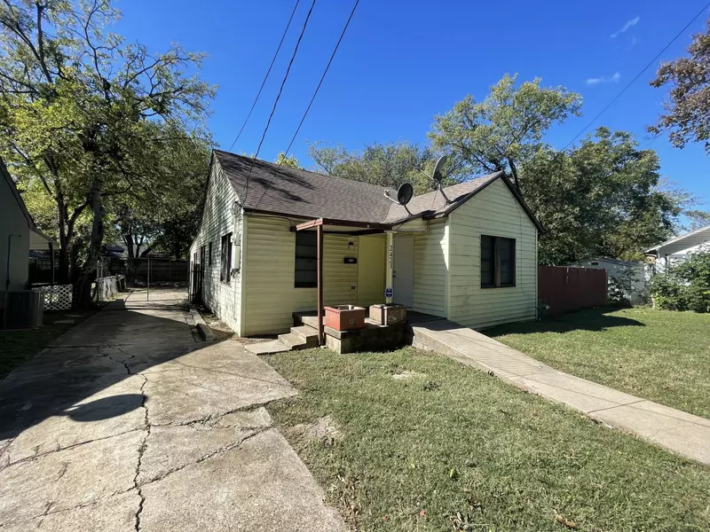 2423 N Prairie Avenue, Dallas, TX 75204