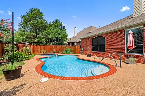 2717 Meadow Wood Drive, Flower Mound, TX 75022