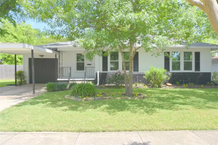 1021 E Russell Avenue, Carrollton, TX 75006