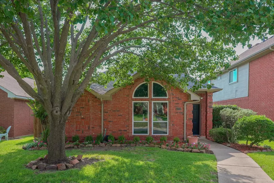 2209 Dallas Drive, Carrollton, TX 75006