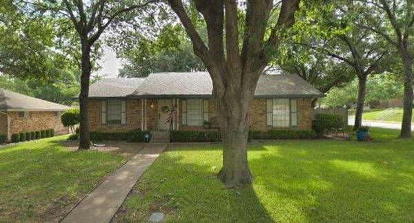 800 Misty glen Drive, Desoto, TX 75115