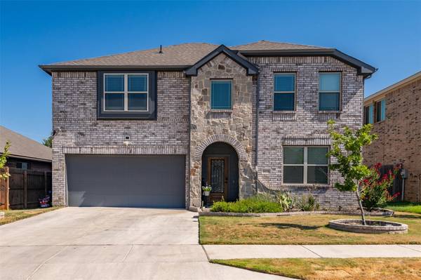 808 Cloverwood Drive, Fort Worth, TX 76036