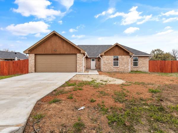 304 E 5th Street, Tolar, TX 76476