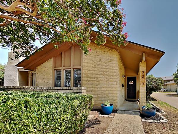 2213 Brigadoon Court, Arlington, TX 76013