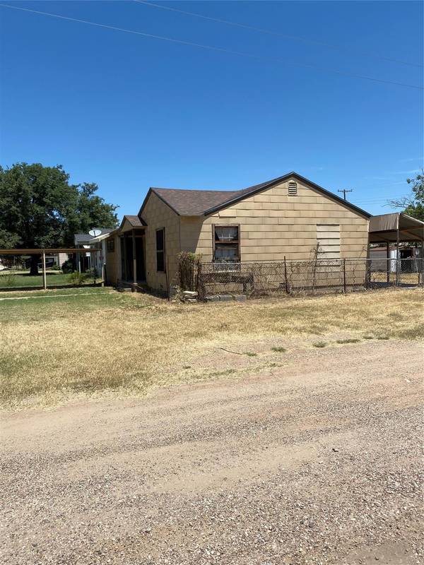 213 NW Avenue J, Hamlin, TX 79520