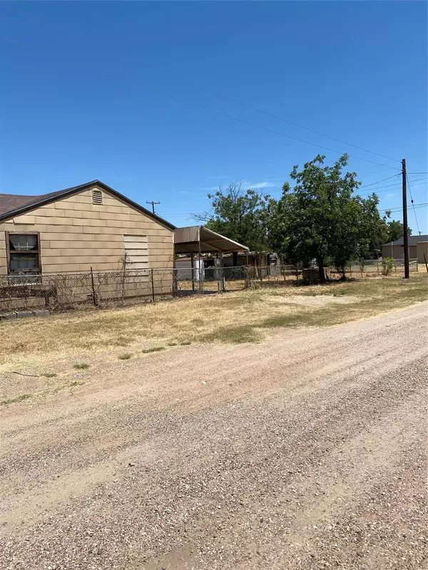 Hamlin, TX 79520,213 NW Avenue J