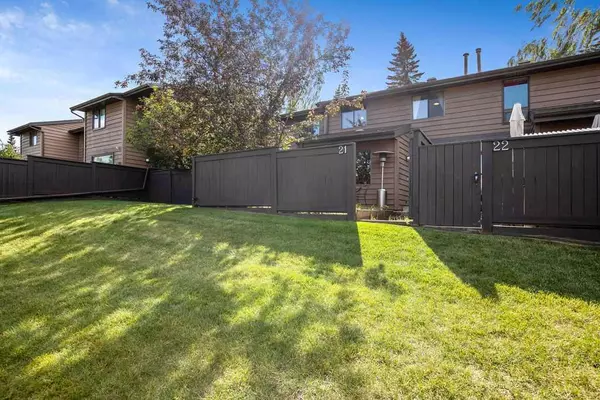 Calgary, AB T2V4N7,2300 Oakmoor DR SW #21