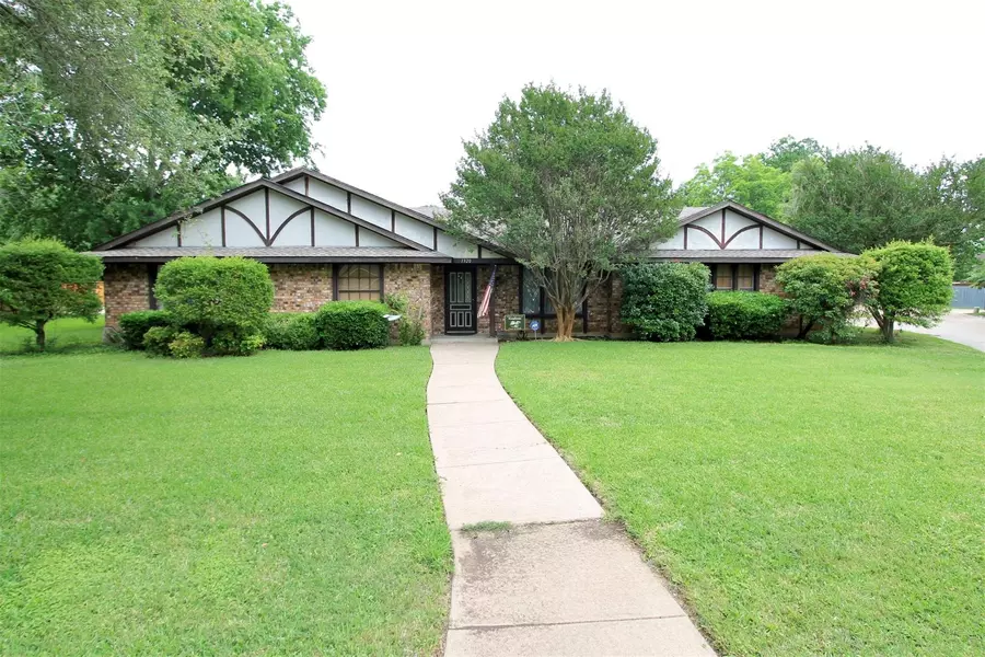 1320 Grand Teton Drive, Desoto, TX 75115