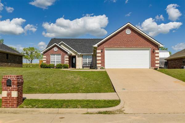 201 Chambers Creek Circle, Maypearl, TX 76064