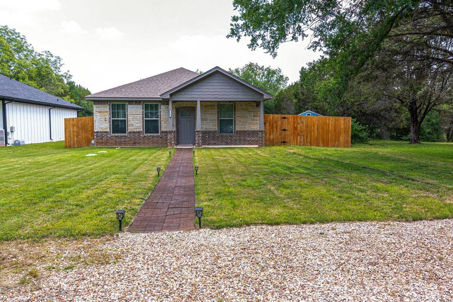 1136 Ridgeview Circle, Granbury, TX 76048