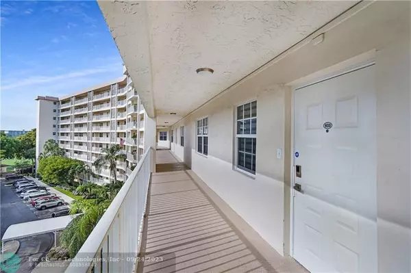 Pompano Beach, FL 33069,3507 Oaks Way  #603