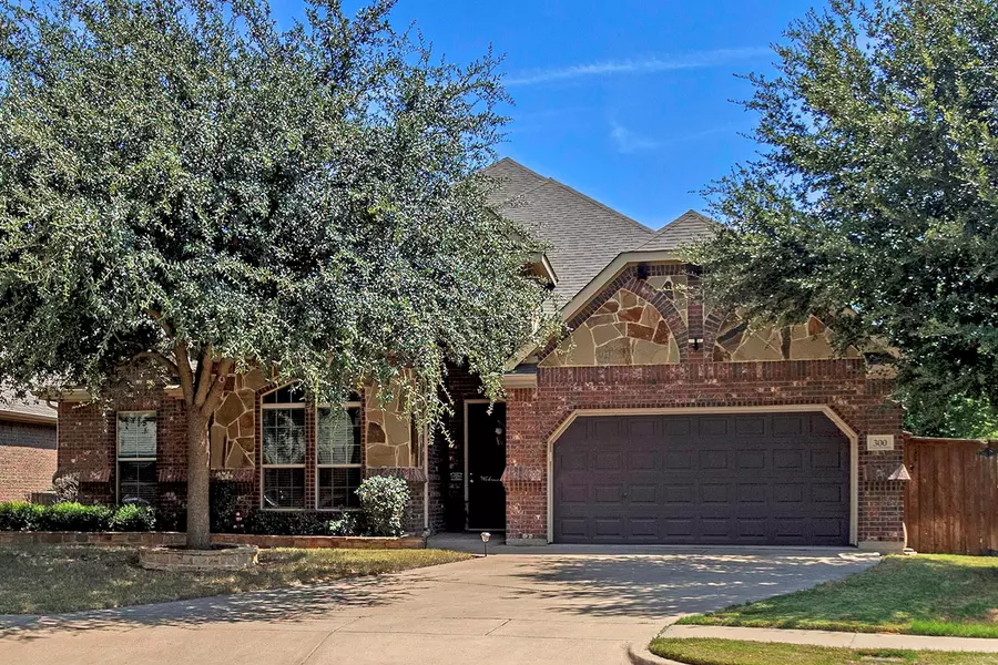 300 Canadian Lane, Burleson, TX 76028