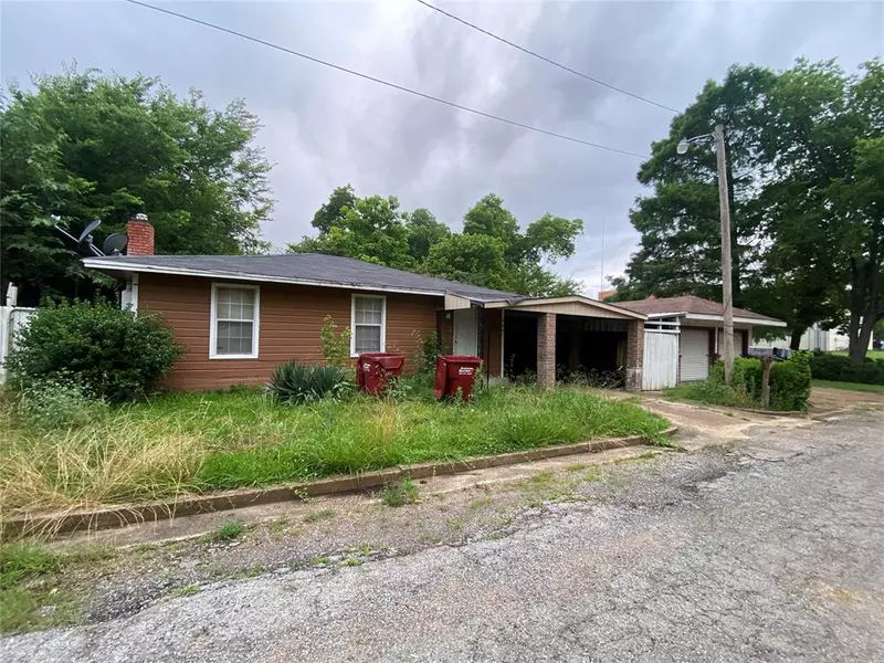 204 S 4th Street, Hugo, OK 74743