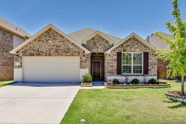 941 Pinnacle Ridge Road, Fort Worth, TX 76052