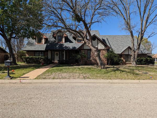 2017 Redbud Road, Gainesville, TX 76240