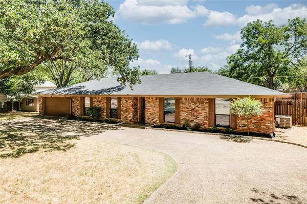 924 Highland Village Road, Highland Village, TX 75077