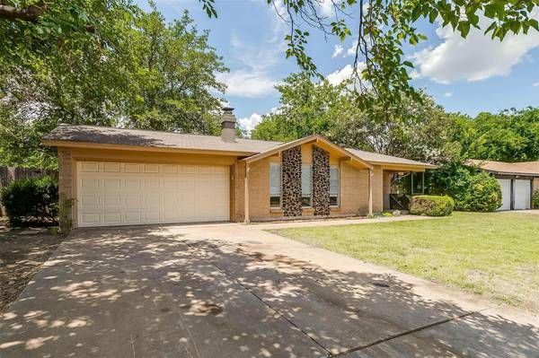 305 Bernice Court, Burleson, TX 76028