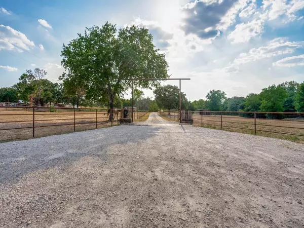 Paradise, TX 76073,1728 County Road 3791