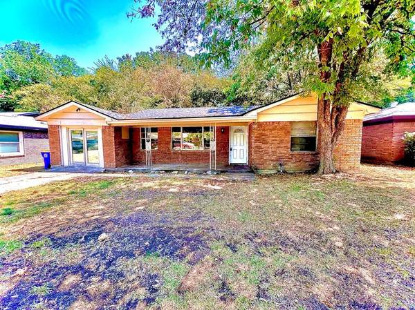 529 Parkside Drive, White Settlement, TX 76108