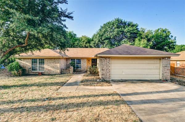 9941 Dickens Drive, Benbrook, TX 76126