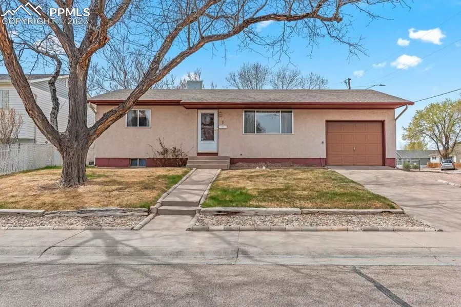 1 Chestnut DR, Pueblo, CO 81005