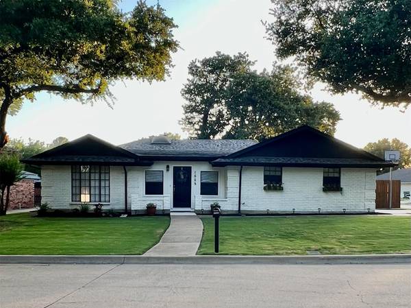 1525 Clover Hill Road, Mansfield, TX 76063